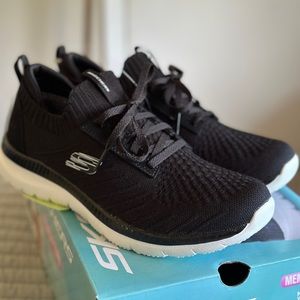 Sketchers memory foam NWT women’s 8 1/2, black shoes